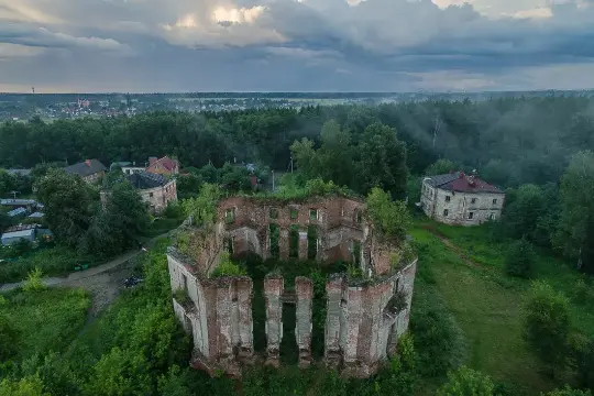 Усадьба Петровское-Алабино (руины)